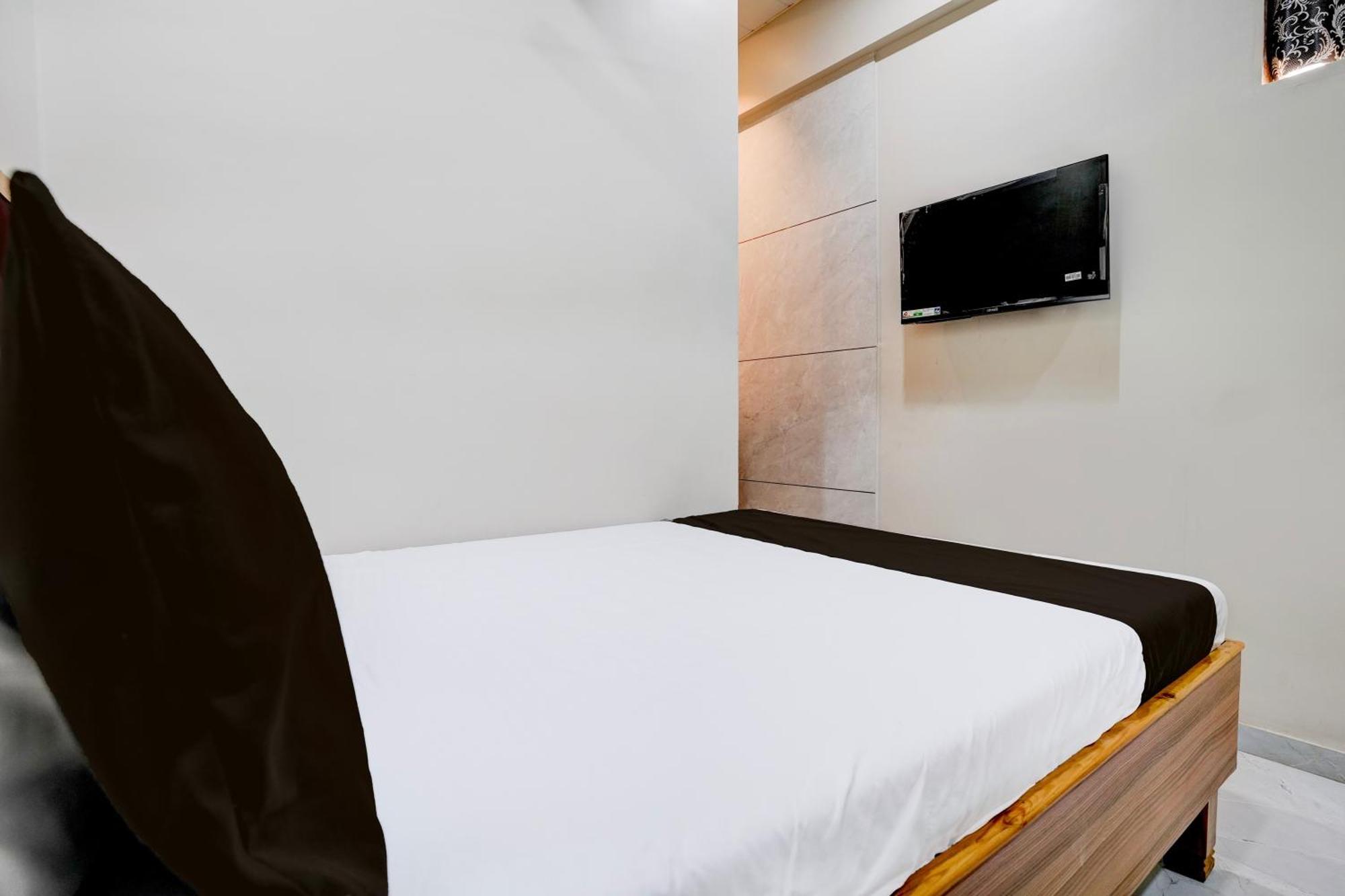 Super Hotel O Divine Fine Dine Lodging And Boarding Kalyān エクステリア 写真