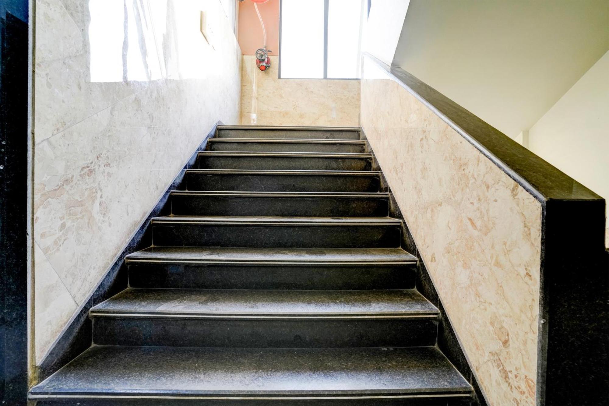 Super Hotel O Divine Fine Dine Lodging And Boarding Kalyān エクステリア 写真