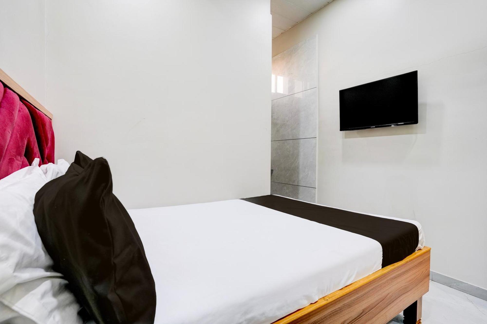 Super Hotel O Divine Fine Dine Lodging And Boarding Kalyān エクステリア 写真